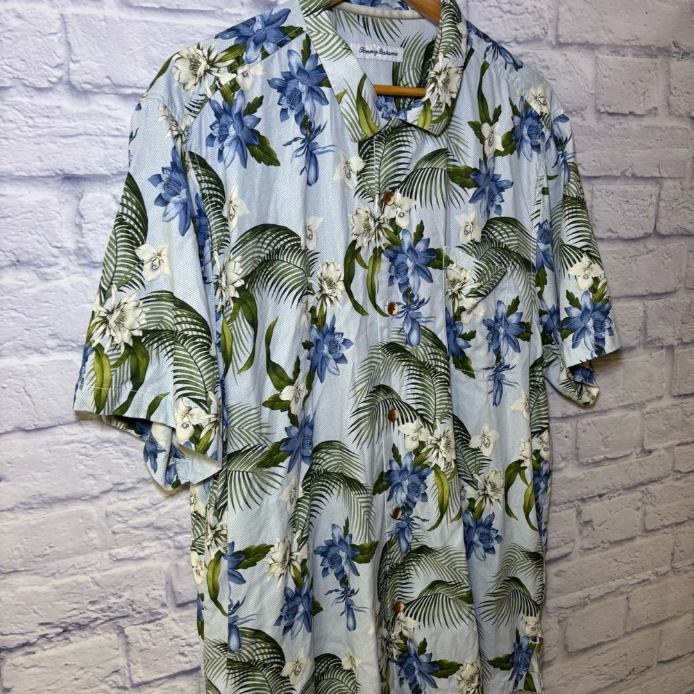 Tommy Bahama Men's XL 100% Silk Short Sleeve Hawaiian Floral Button-Up Shirt - Picture 6 of 16